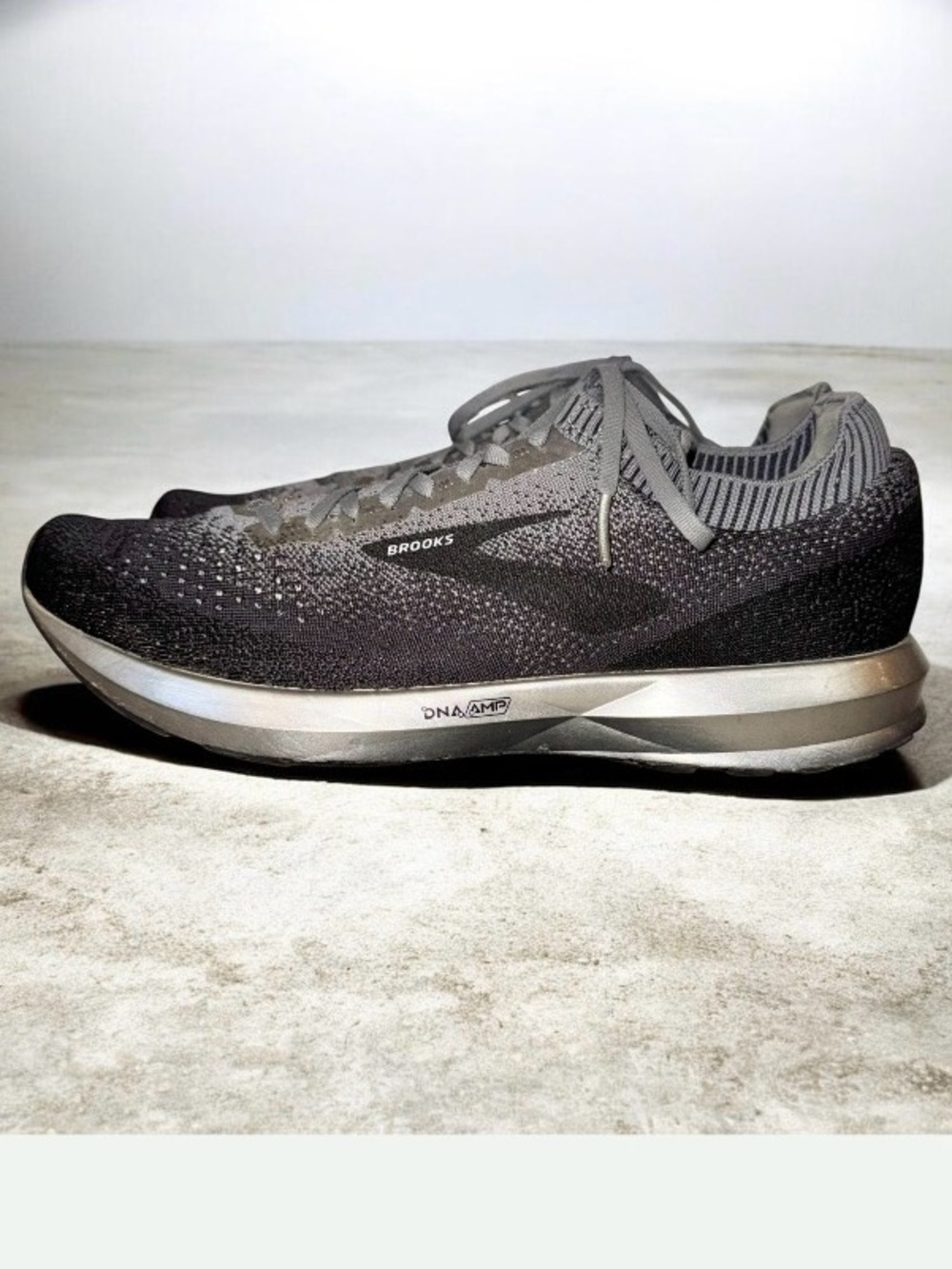 BROOKS Levitate 2 MEN’S running tennis shoes size 11.5